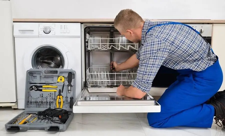Pursaklar Hoover servisi teknisyen ekibi beyaz eşya tamiri yaparken